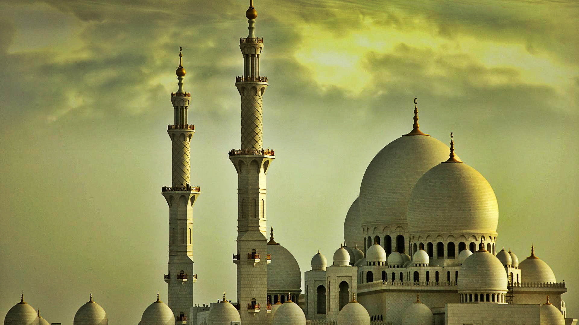 Masjid With Green Ground Wallpaper Download | MobCup